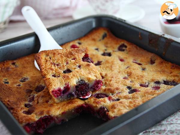 Brownie au chocolat blanc et aux fruits rouges (Blondie) - photo 2