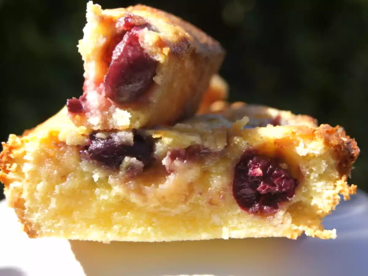 Brownie au chocolat blanc et cerises