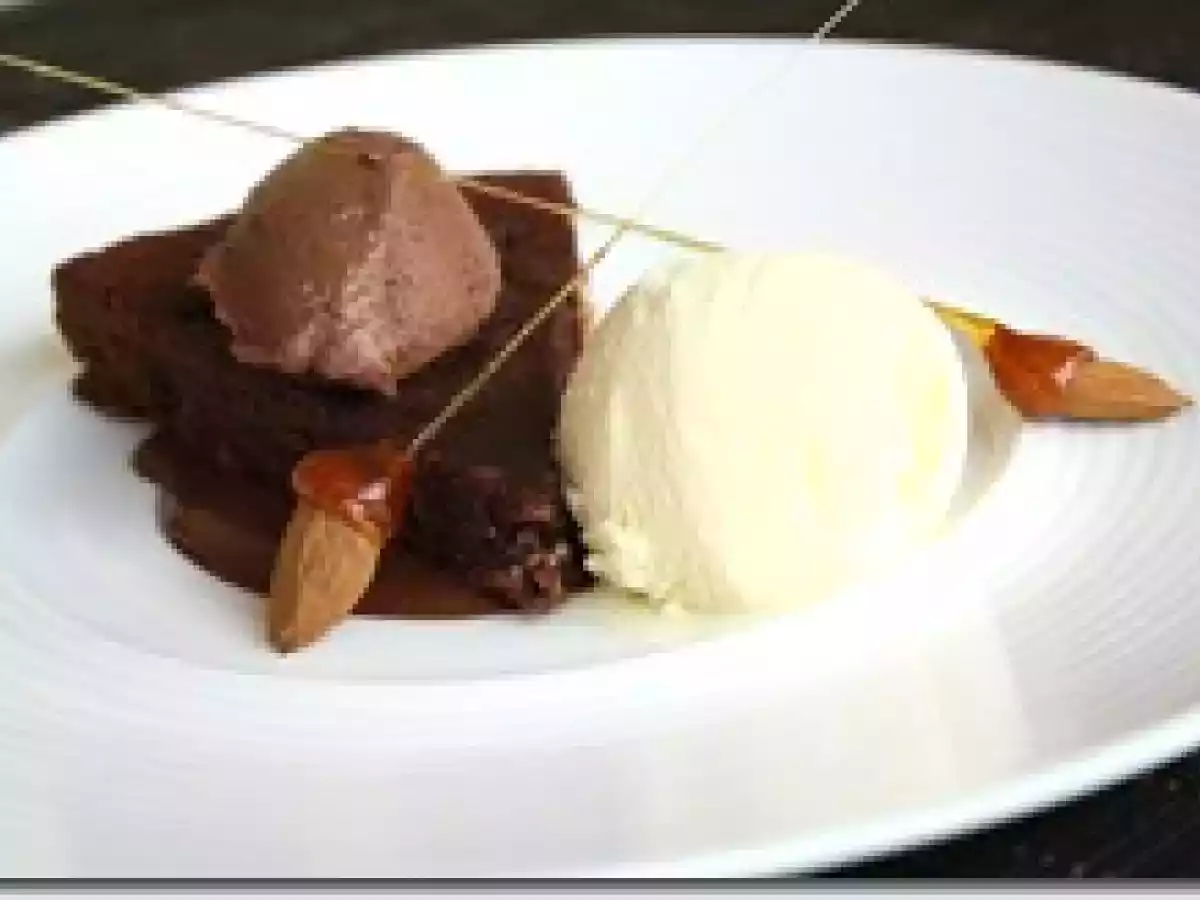 Brownie aux Rochers Ferrero, Ganache au Chocolat et Glace à la Fleur d'Oranger