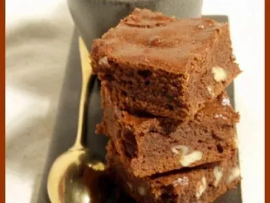 Brownies au chocolat, praliné et noix de pécan caramélisées