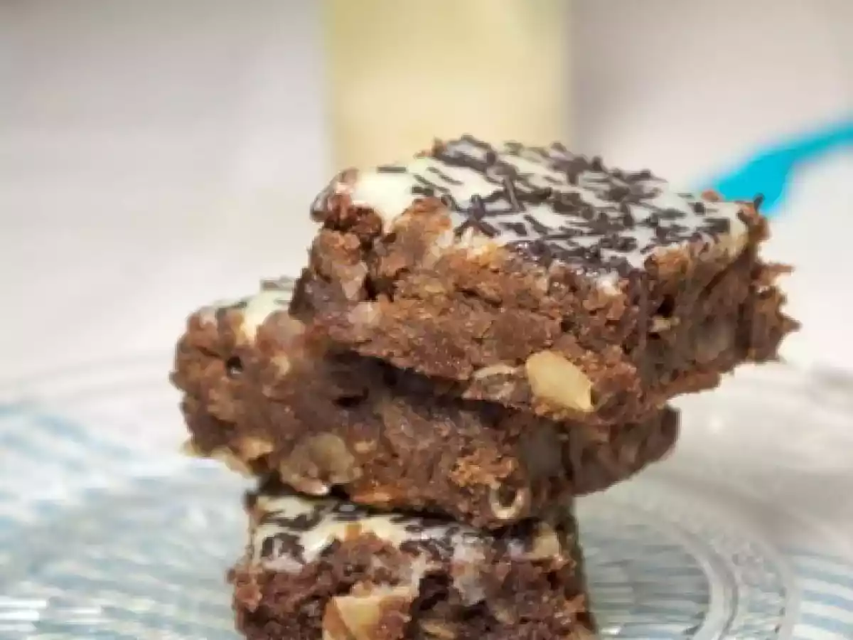 Brownies chocolat noir, amandes et glaçage chocolat blanc - photo 2