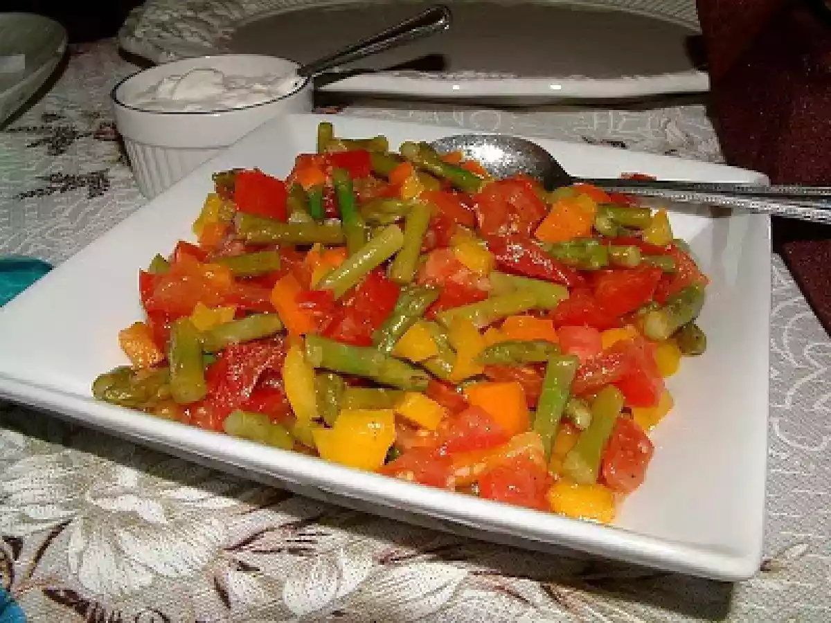 Bruschetta aux pointes d'asperges et au poivron orange