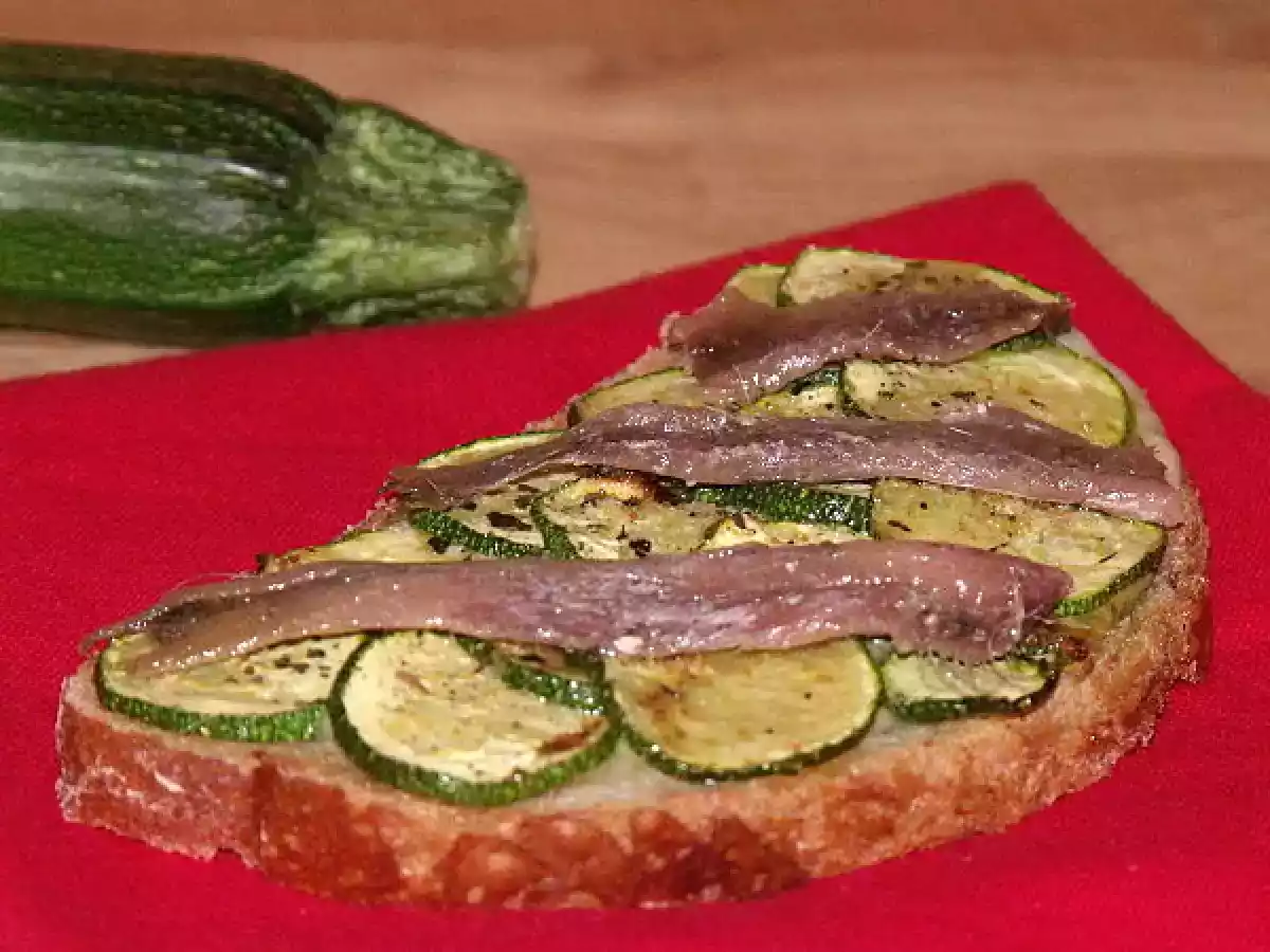 Bruschetta courgettes / anchois (ou lardons)