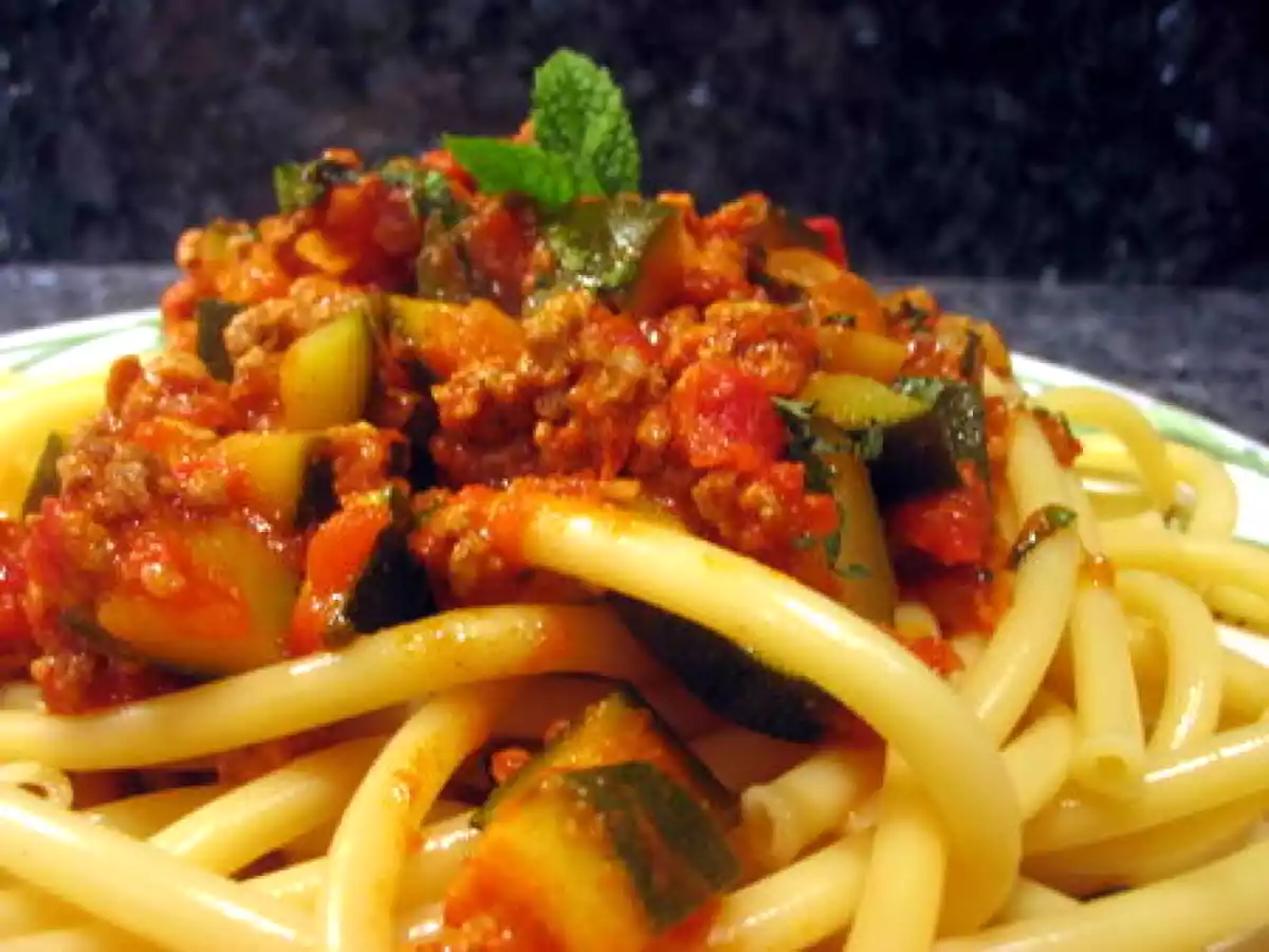 Bucatini et agneau à la marocaine