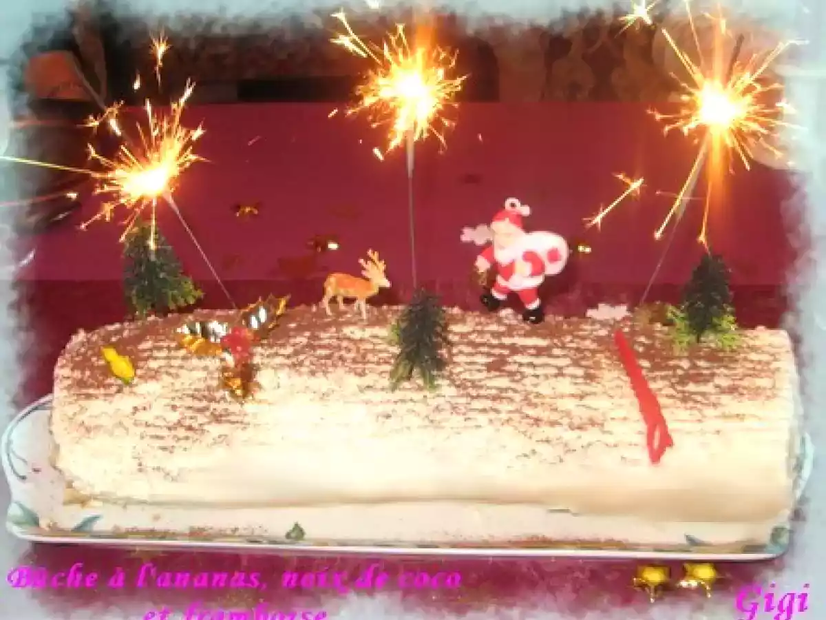 Bûche à l'ananas, noix de coco et framboise