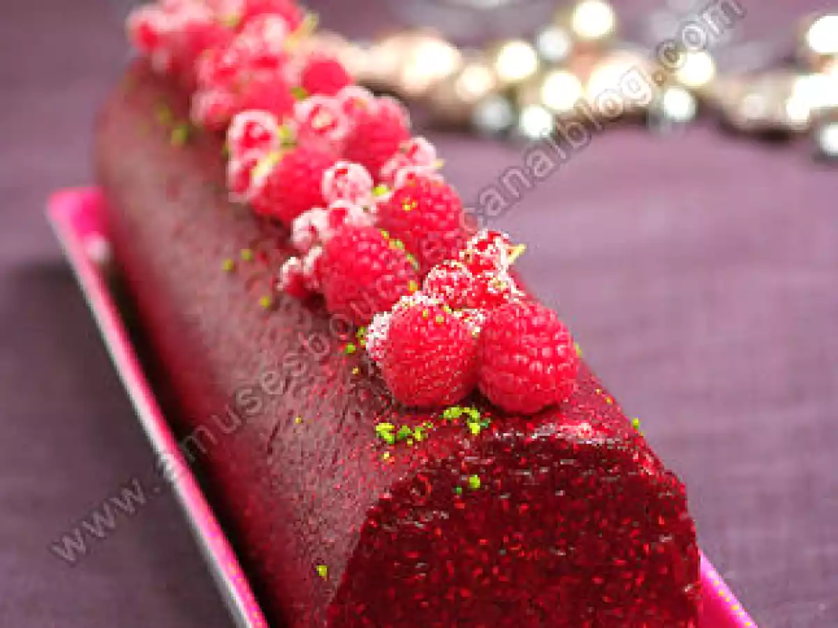 Bûche au nougat et framboises
