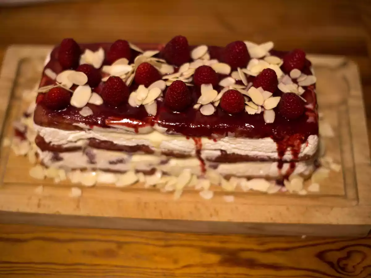 Bûche au tiramisu à la framboise