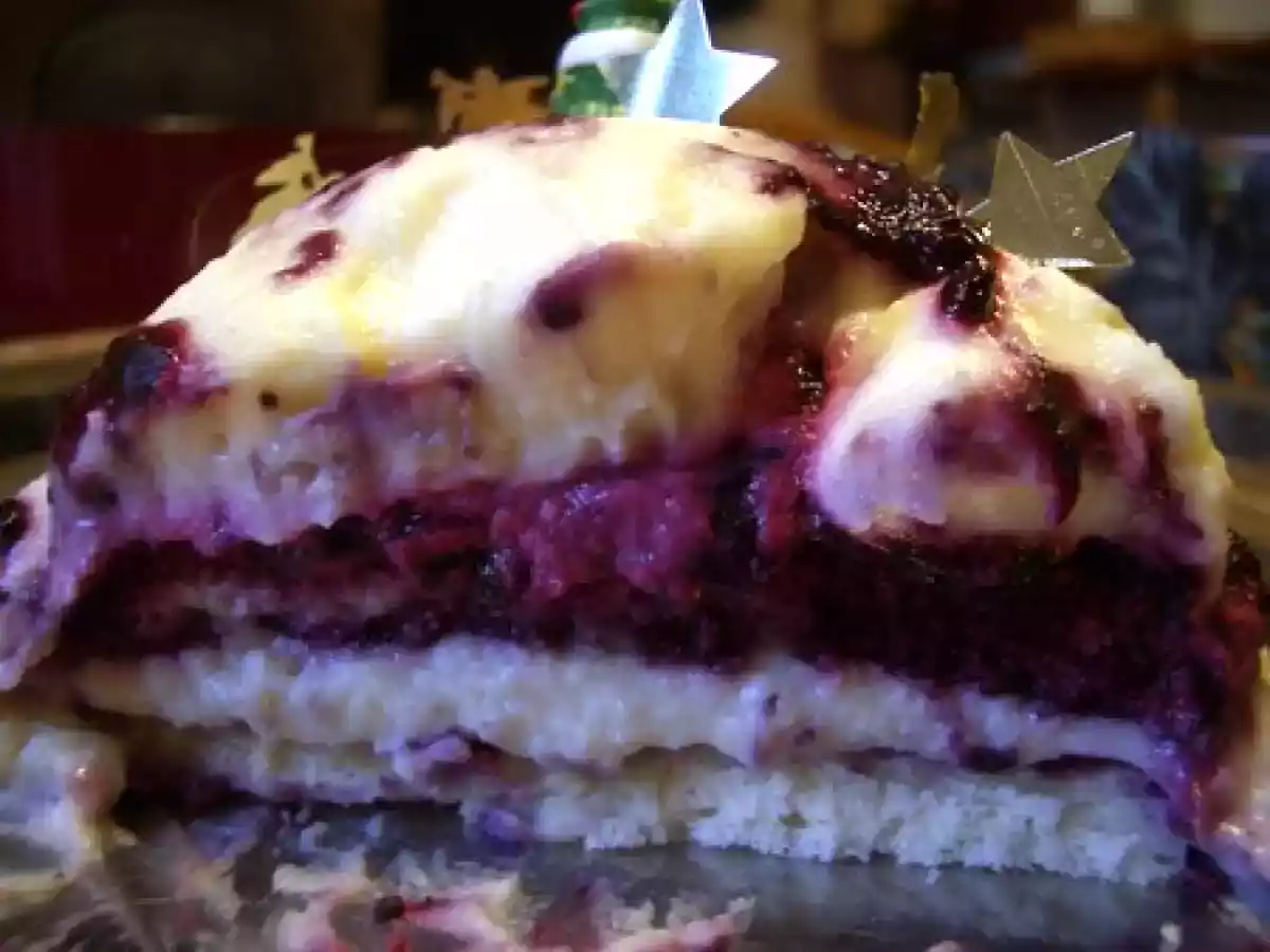 Bûche aux fruits rouges et chocolat blanc