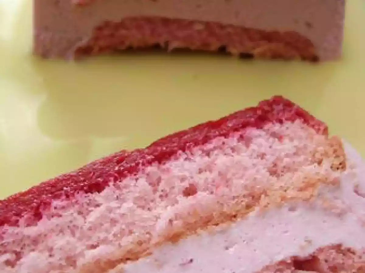 Bûche bavaroise aux framboises.