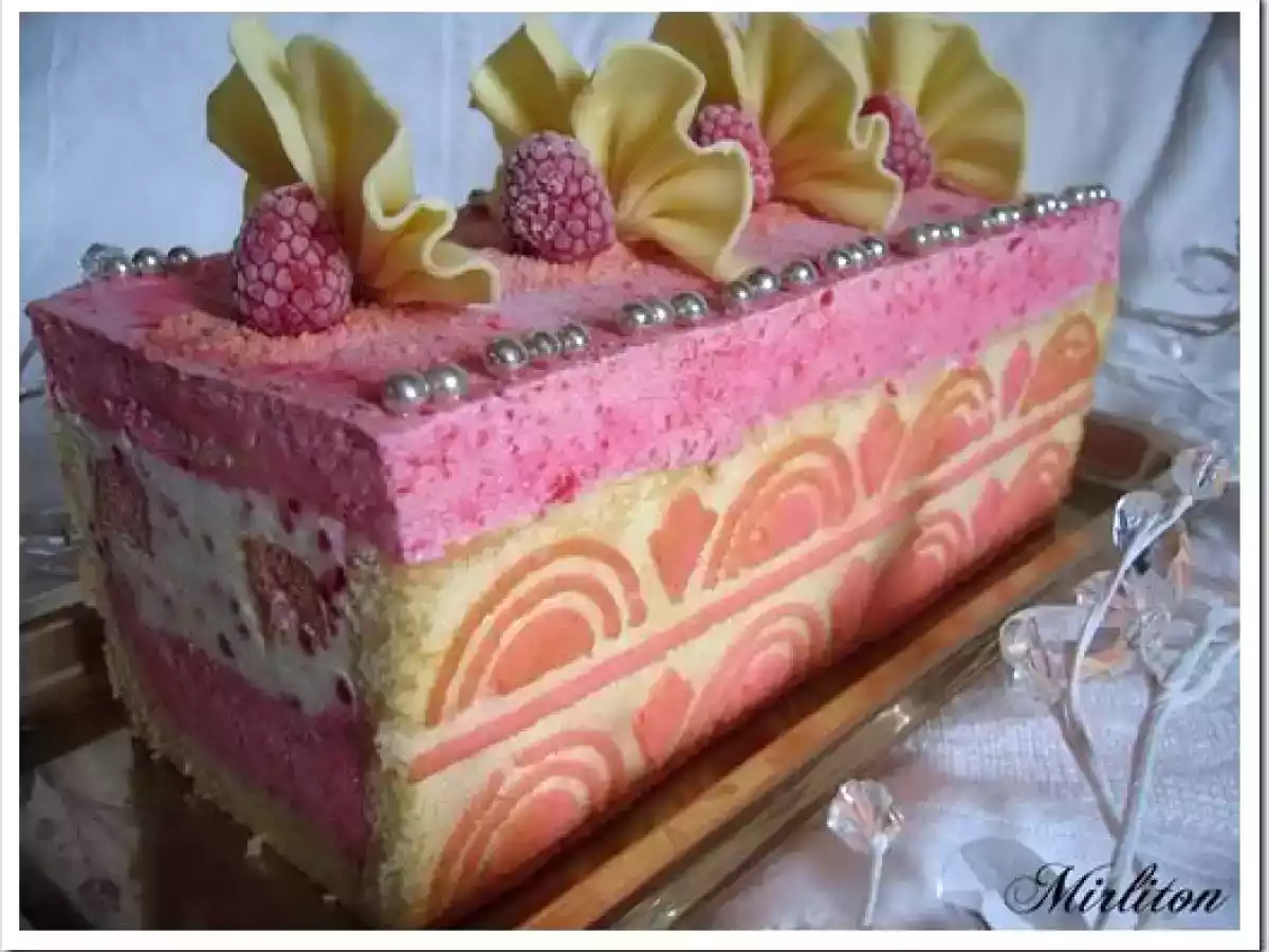 Bûche bijou, framboise, litchi et chocolat blanc...