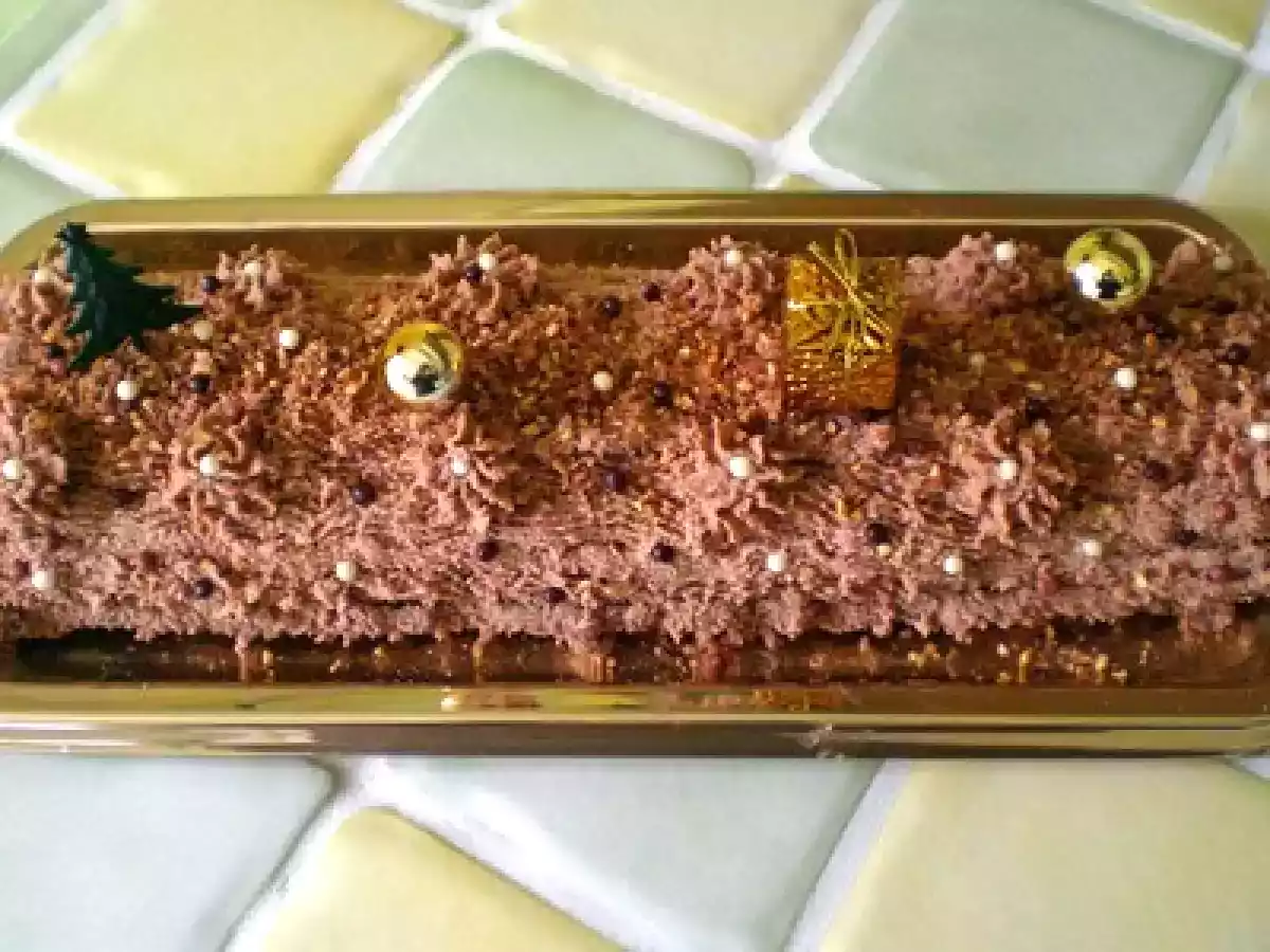 BUCHE CHOCOLAT BLANC ET PRALINOISE