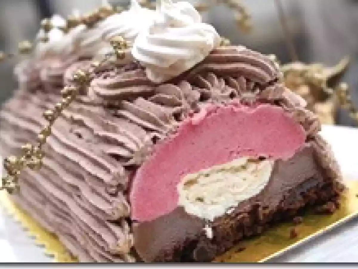 Bûche Chocolat Framboise au Coeur Meringué
