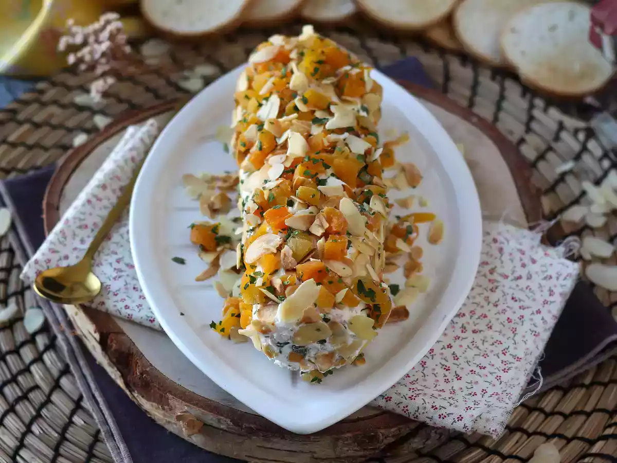 Bûche de fromage frais abricots, jambon sec et amandes - photo 4