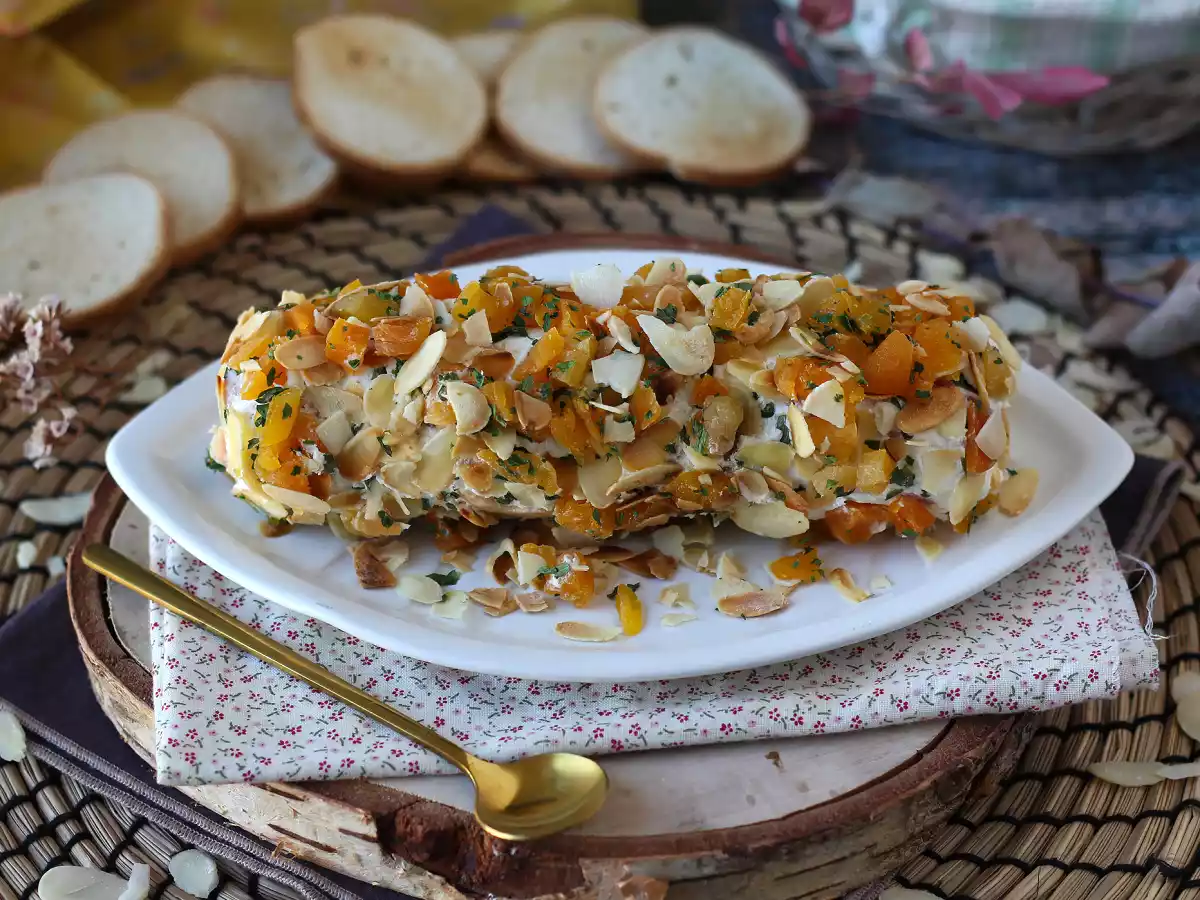 Bûche de fromage frais abricots, jambon sec et amandes - photo 5