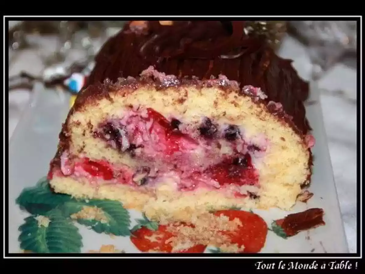 Bûche de Noël à la crème pâtissière framboises et myrtilles - photo 3
