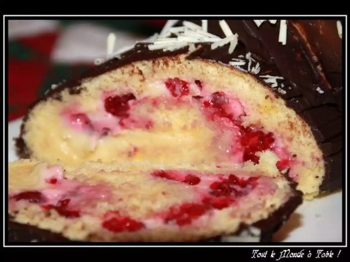 Bûche de Noël framboises crème pâtissière ganache chocolat noir - photo 2