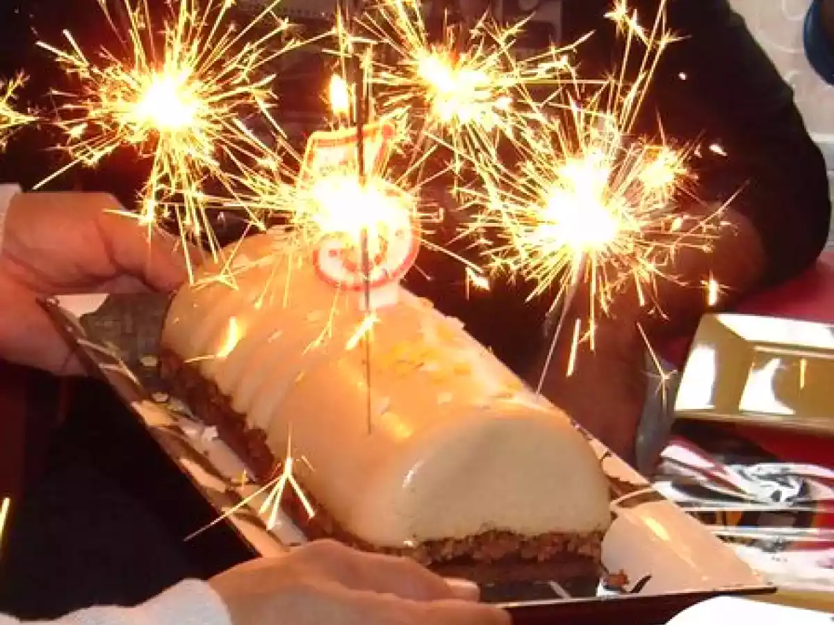 Bûche de panna cotta pain d'épices et pralinoise