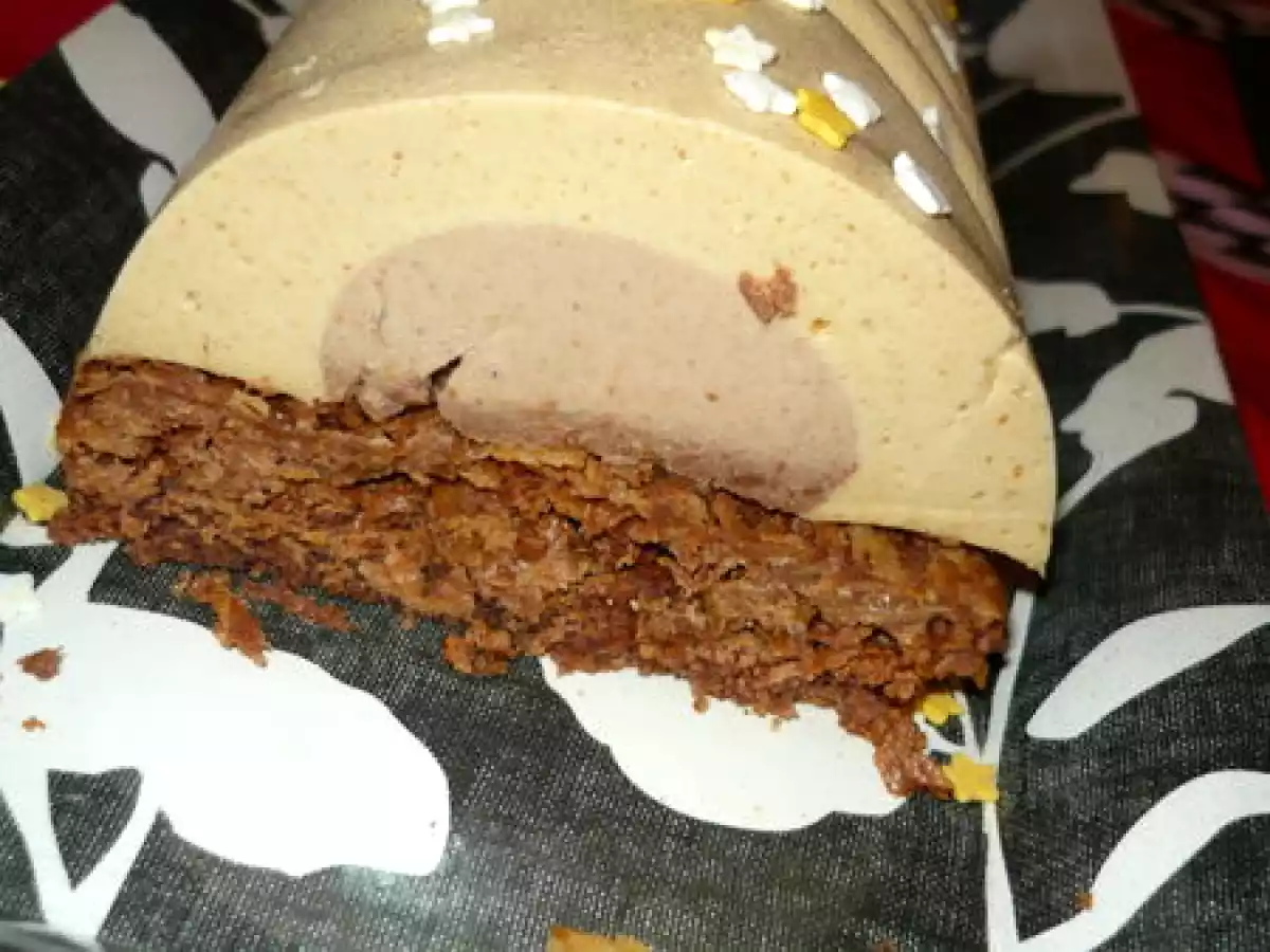 Bûche de panna cotta pain d'épices et pralinoise - photo 2