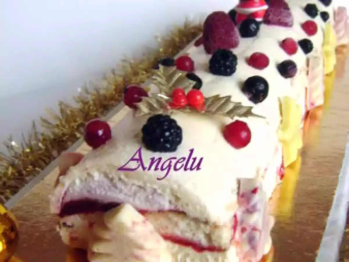 Bûche fraise chocolat blanc