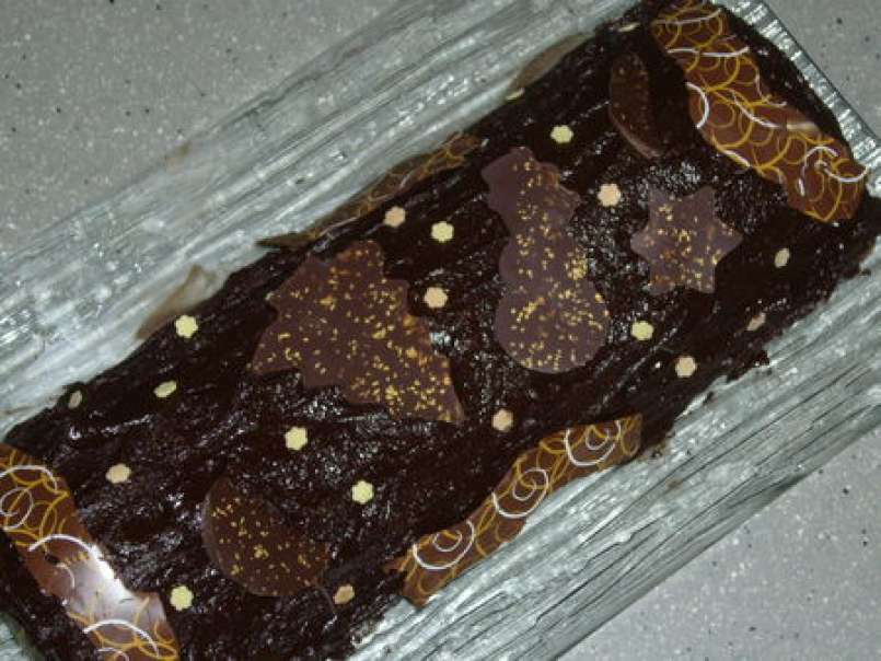Bûche mousse chocolat, génoise noisette, et croustillant praliné - photo 2