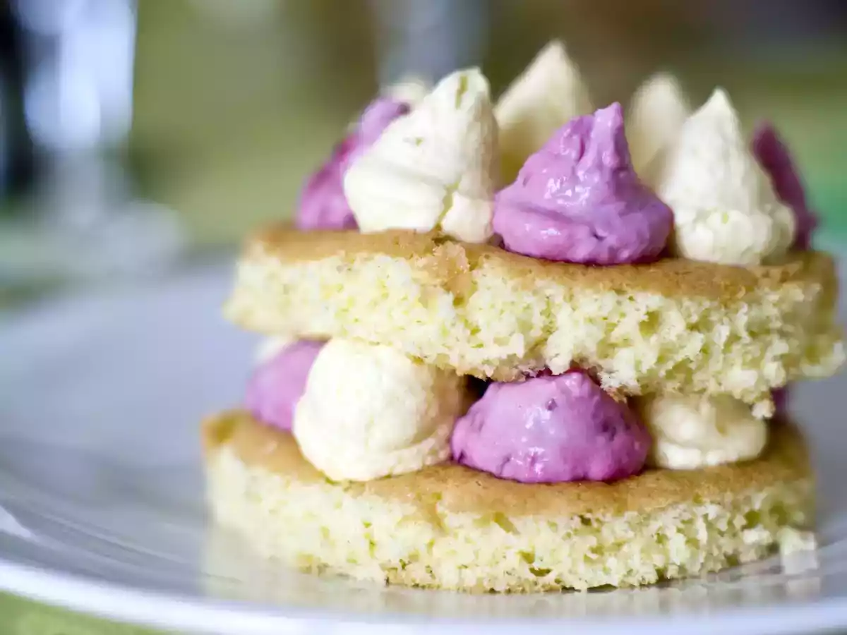 Bûche revisitée en étages, crème au beurre de Yuzu, crème mascarpone framboises