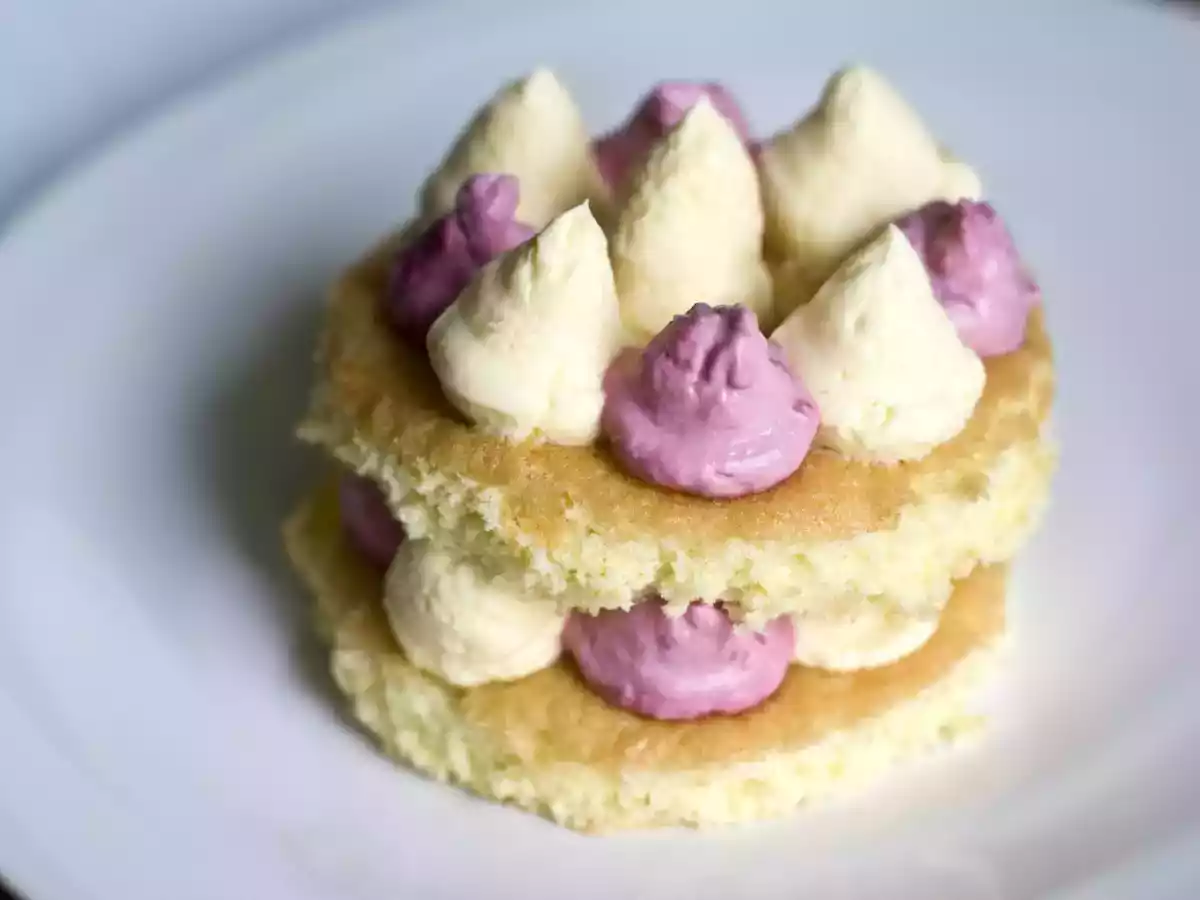 Bûche revisitée en étages, crème au beurre de Yuzu, crème mascarpone framboises - photo 2