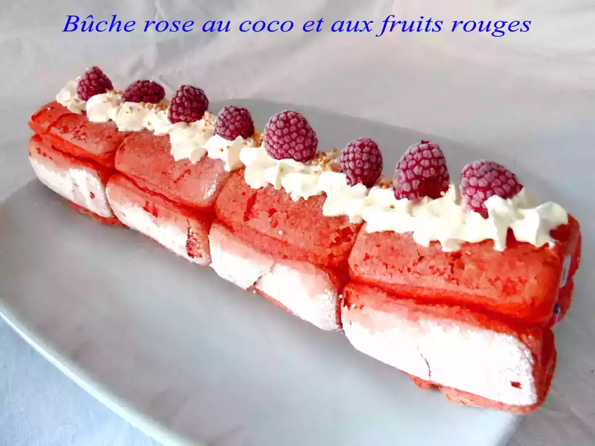 Bûche rose légère au coco et aux fruits rouges