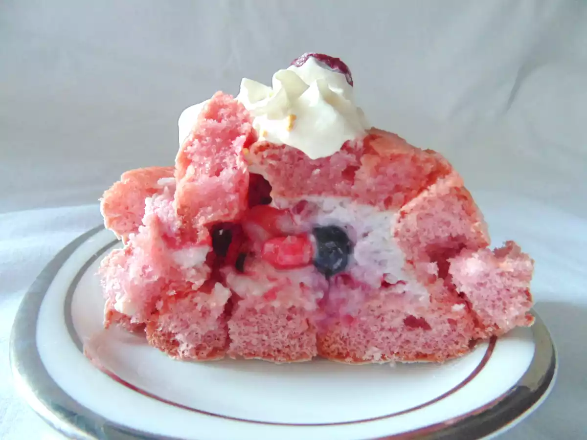 Bûche rose légère au coco et aux fruits rouges - photo 3