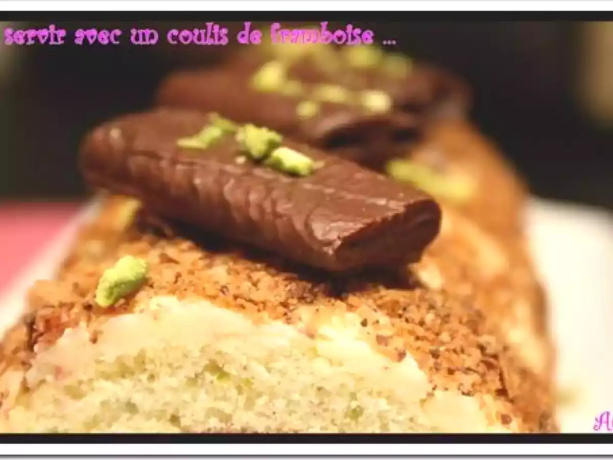 Bûche roulée à la mousse de framboise légère, aux pistaches et son glaçage... - photo 2