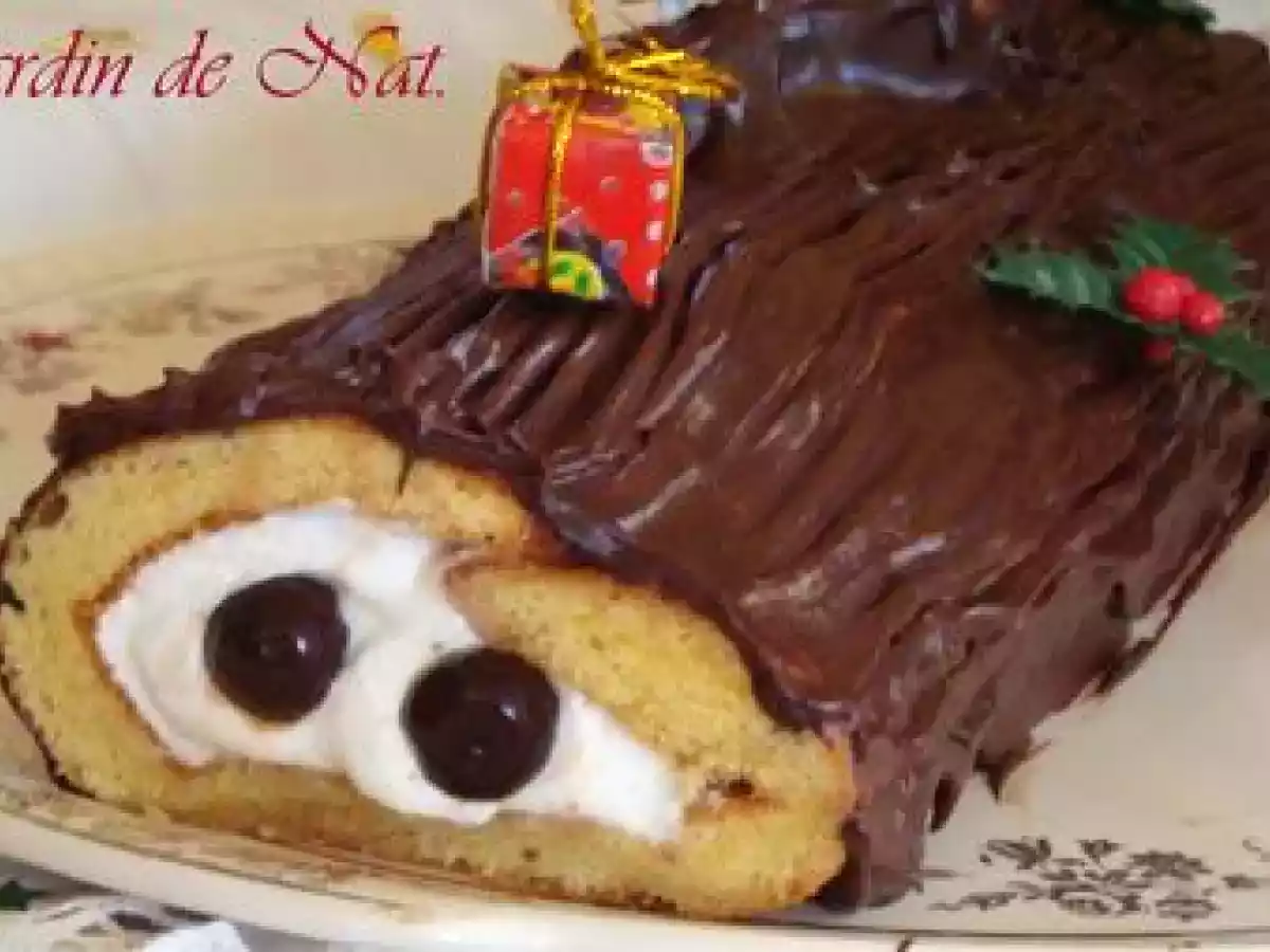 Bûche roulée aux griottines façon tiramisu.