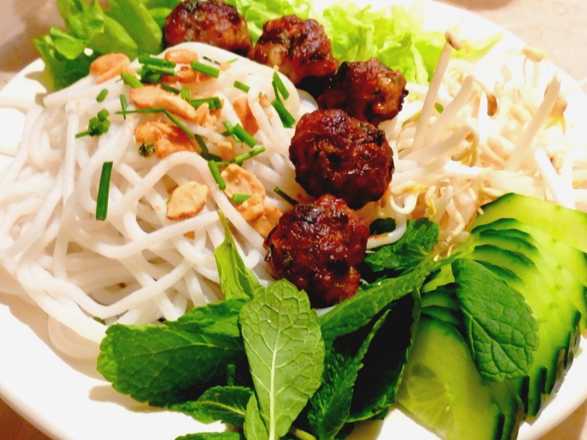 Recette de bun cha aux boulettes de porc caramélisées
