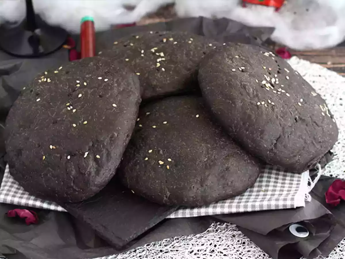 Buns noirs à l'encre de seiche
