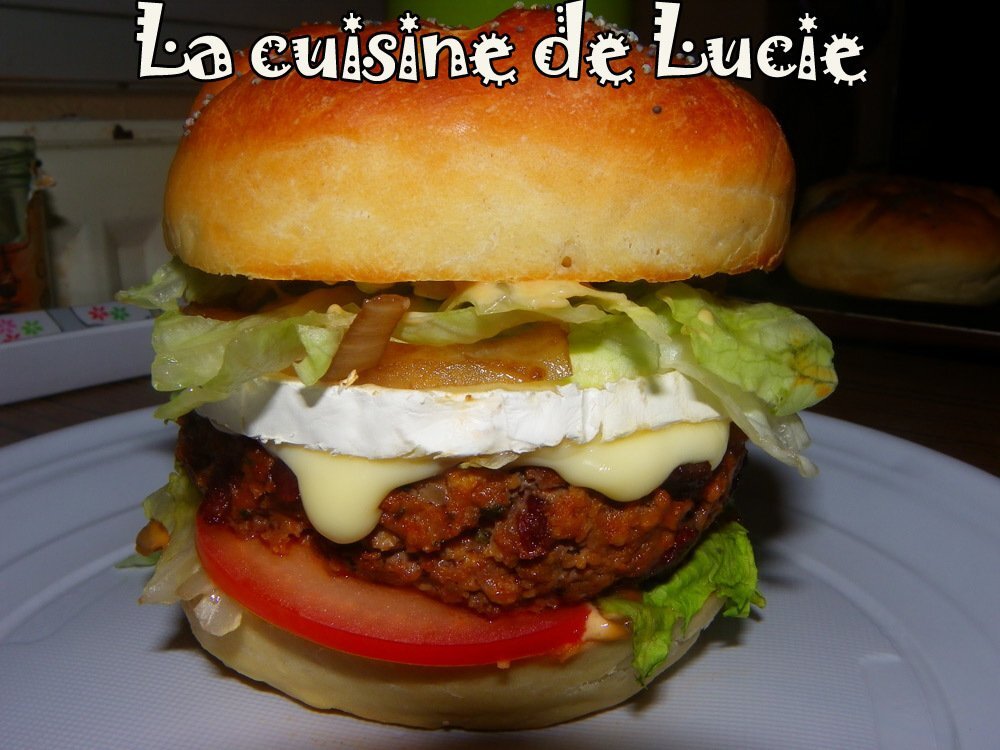 Burger au bleu, oignons caramélisés et sauce cocktail Recette Ptitchef