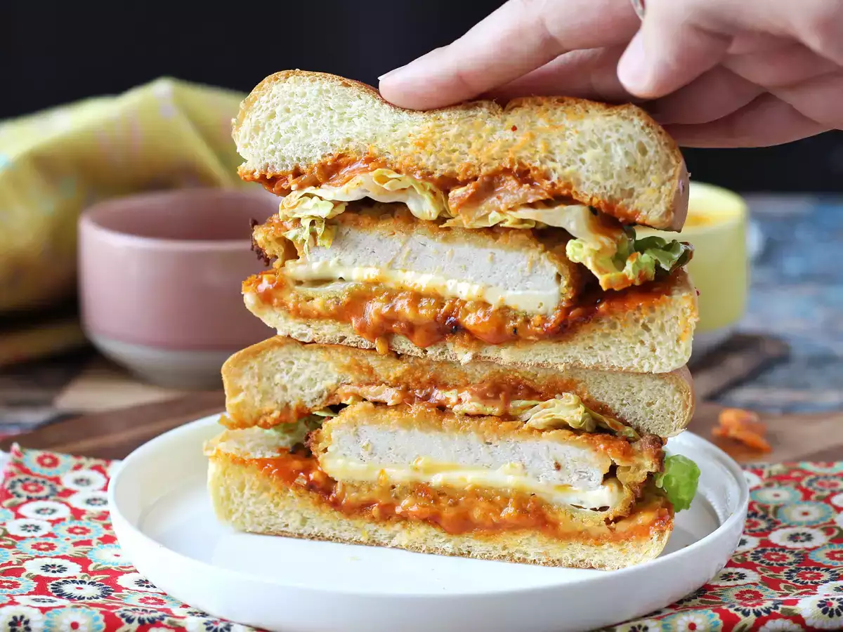 Burger au poulet pané à la coréenne : croustillant, épicé et ultra gourmand - photo 4