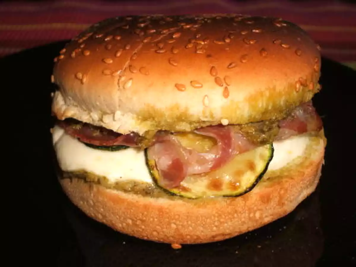 Burger de boeuf à la coppa et au pesto