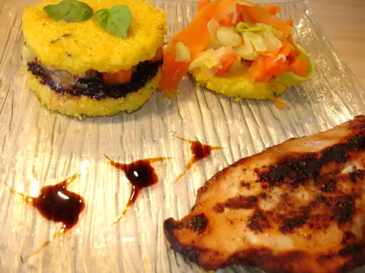 BURGER DE POLENTA A LA TAPENADE ET PETITS LEGUMES