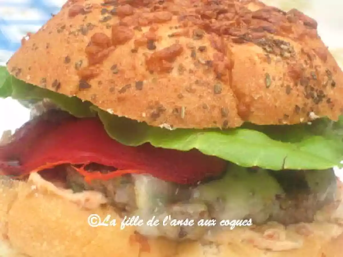 BURGER DE VEAU ET POIVRONS GRILLÉS, SAUCE AUX TOMATES SÉCHÉES ET CHEDDAR FORT - photo 2