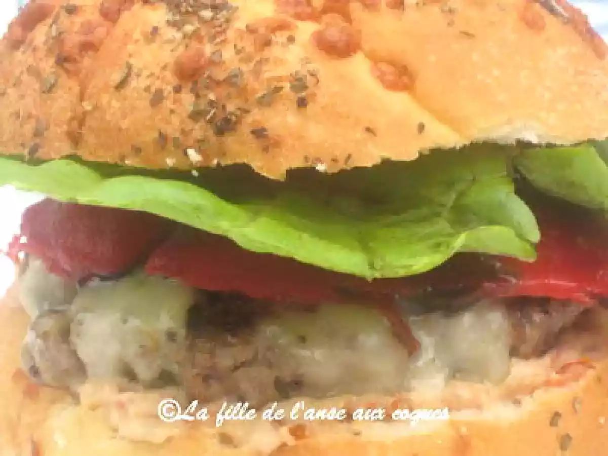 BURGER DE VEAU ET POIVRONS GRILLÉS, SAUCE AUX TOMATES SÉCHÉES ET CHEDDAR FORT - photo 3