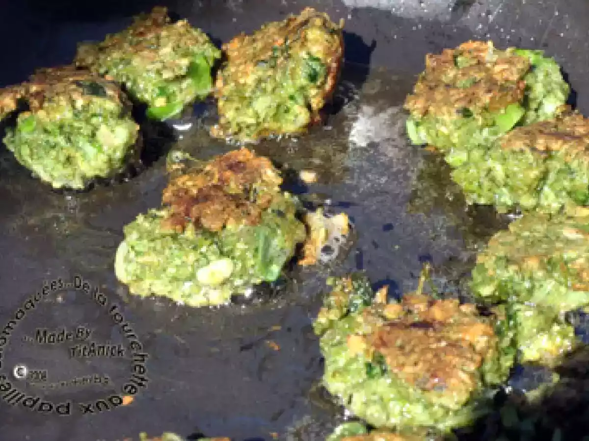 Burgers végétariens aux épinards, fanes de carottes et verts d'oignons