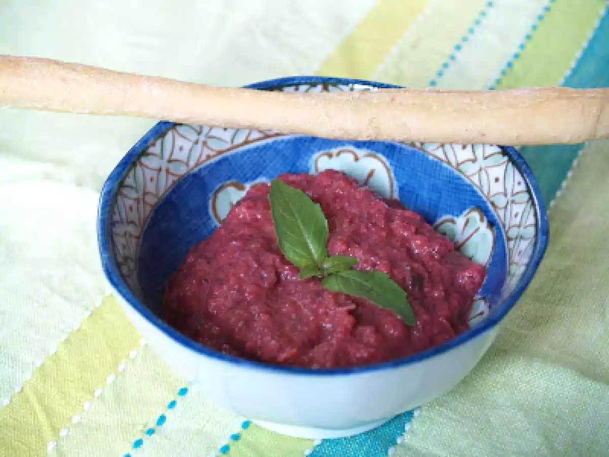 Ca change de la tapenade: mousse de betteraves rouges