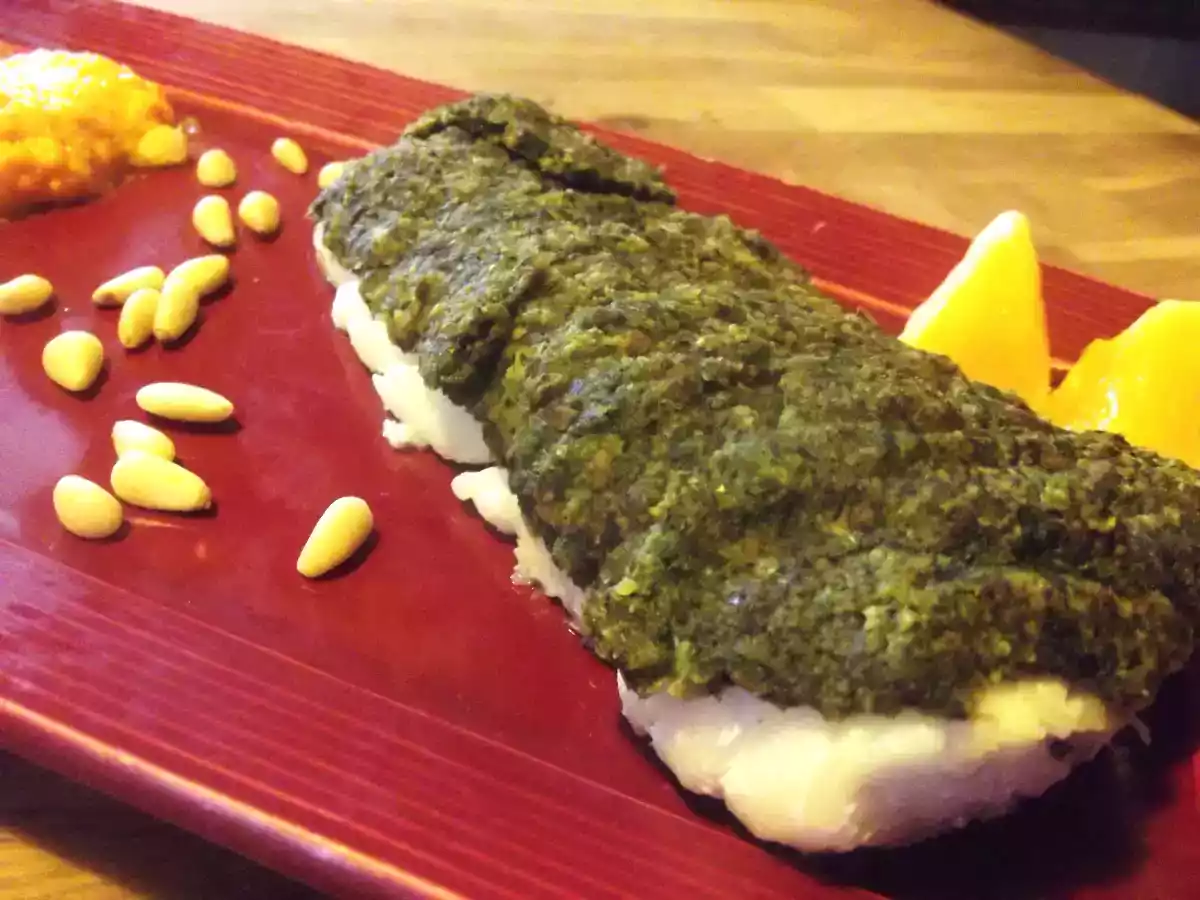 Cabillaud en croûte d'herbes et d'agrumes, mousseline de carottes à l'orange