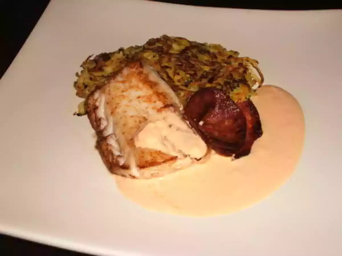 Cabillaud poêlé à la crème de chorizo, röstis de légumes