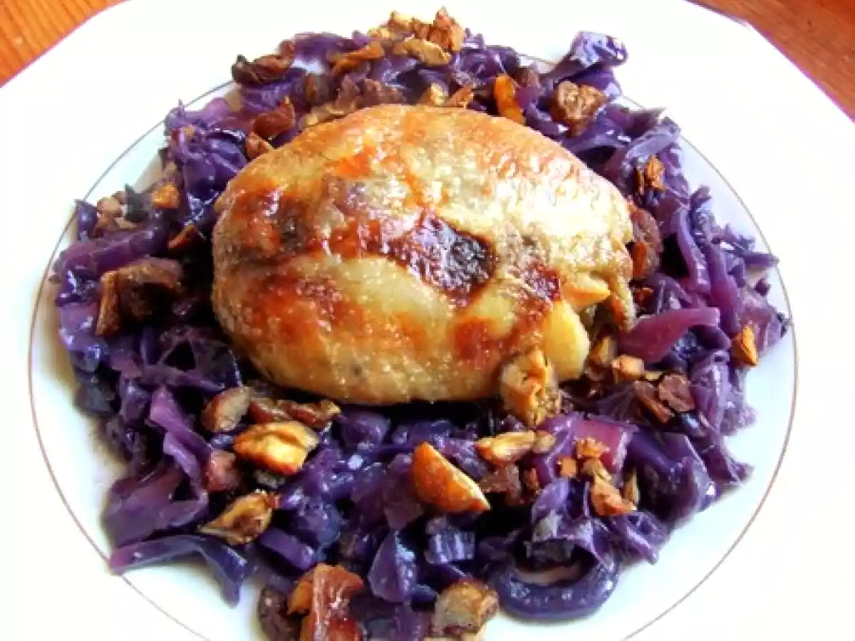 Caille (désosssée) farcie à la poire et au foie gras, chou rouge braisé