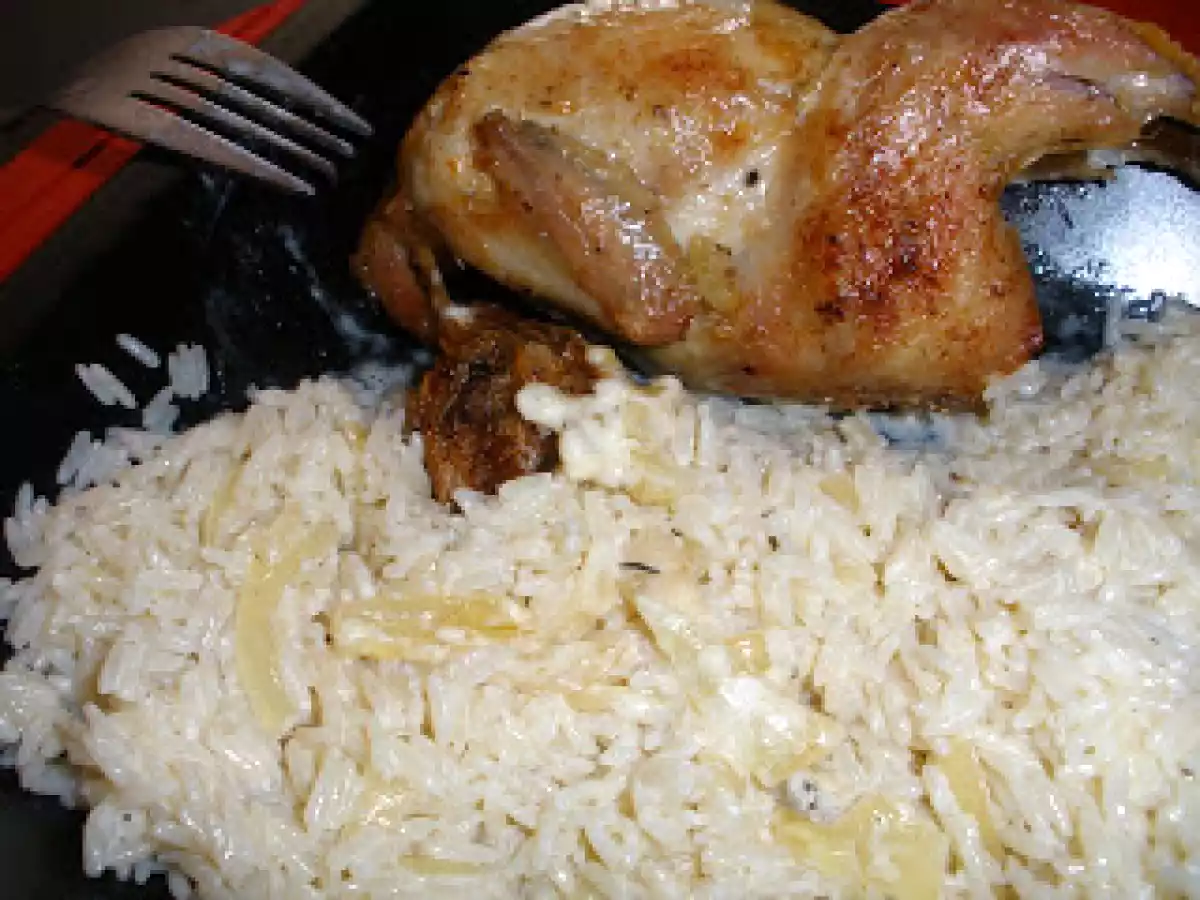 Caille rôtie et riz blanc sauce crème, vin blanc et oignons