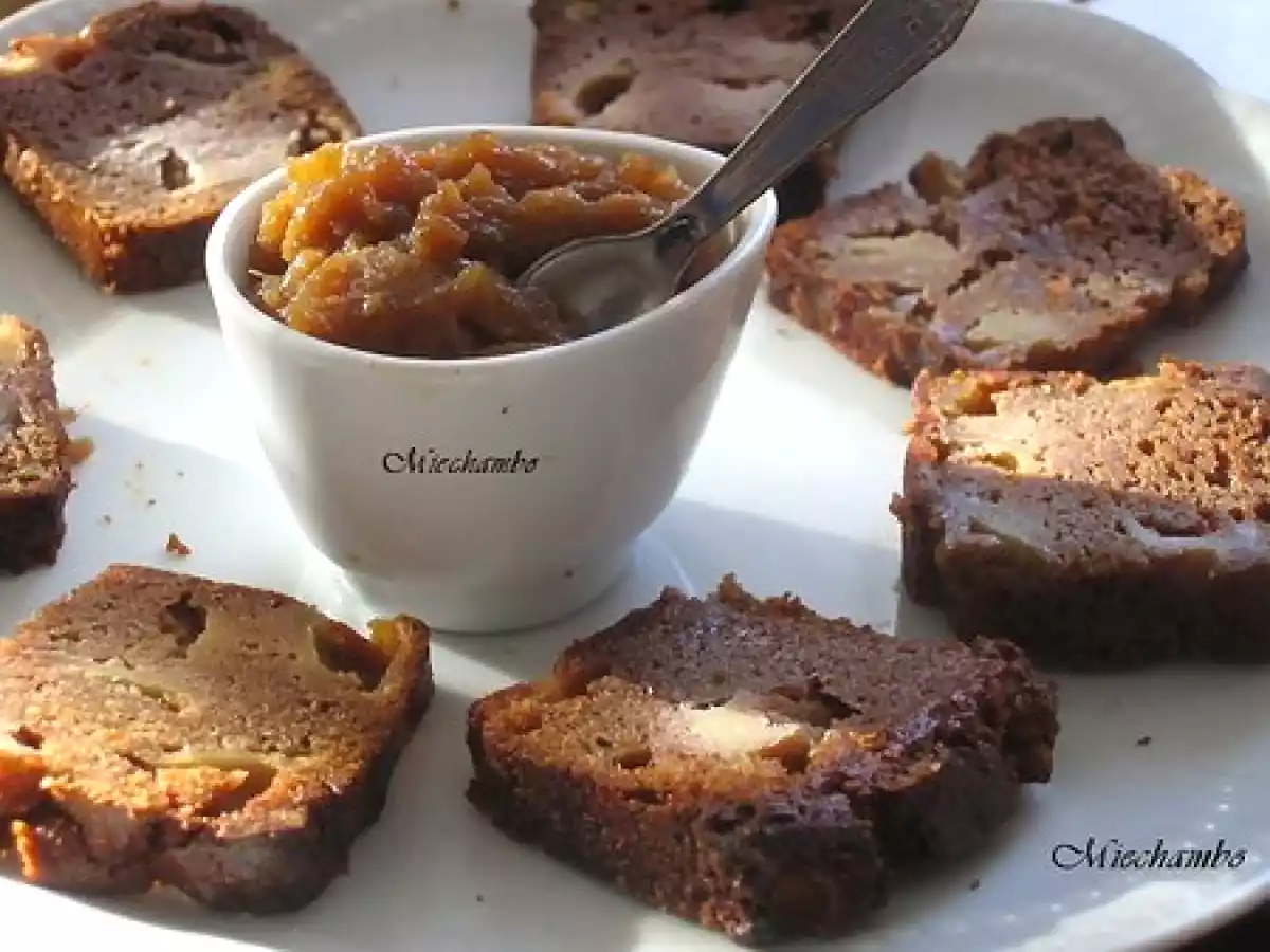 Cake A La Châtaigne Et Aux Pommes, Compote De Pommes Au Gingembre Et Cannelle.