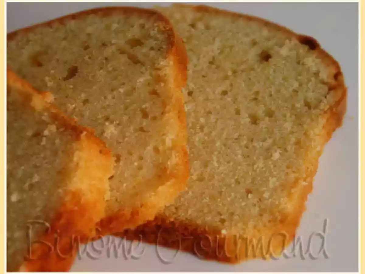 Cake à la crème d'amandes, au fromage frais et au citron