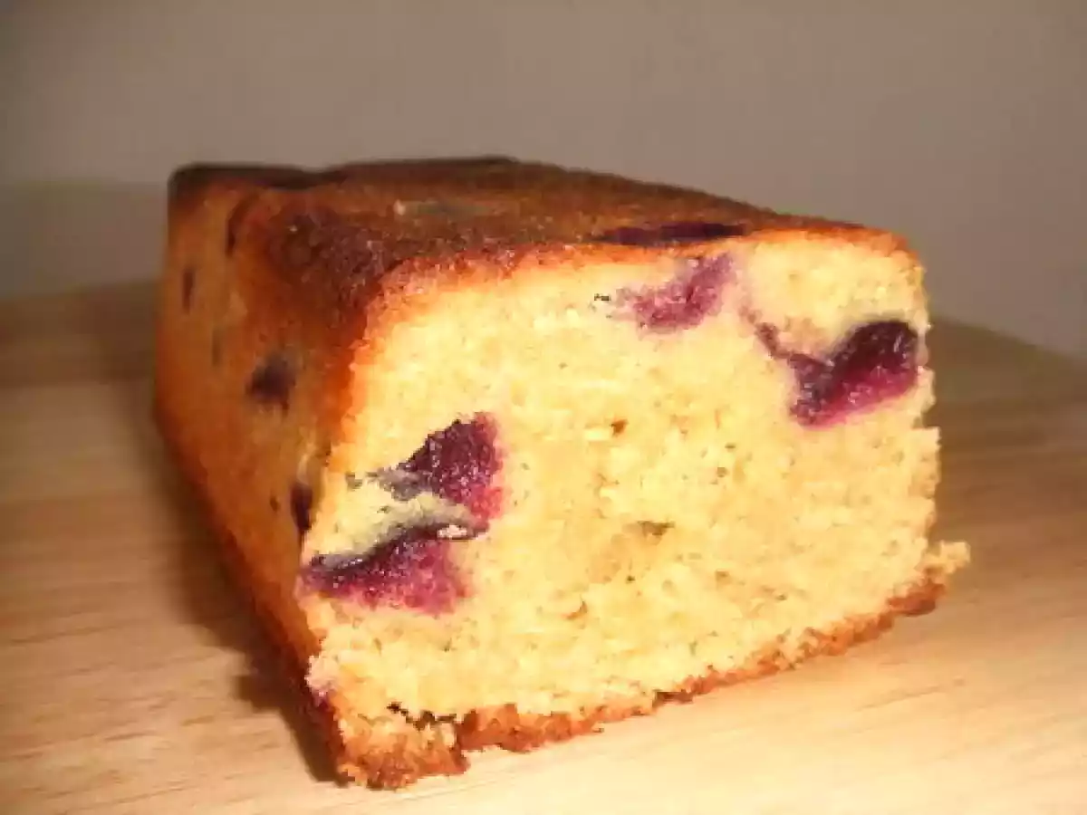 Cake à la farine d'avoine, aux cerises et au chocolat blanc