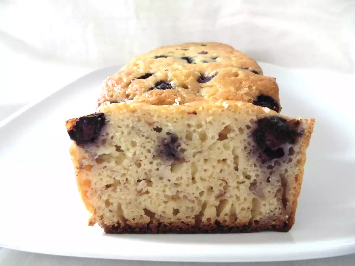 Cake à la semoule de maïs, à la banane et aux myrtilles - photo 2