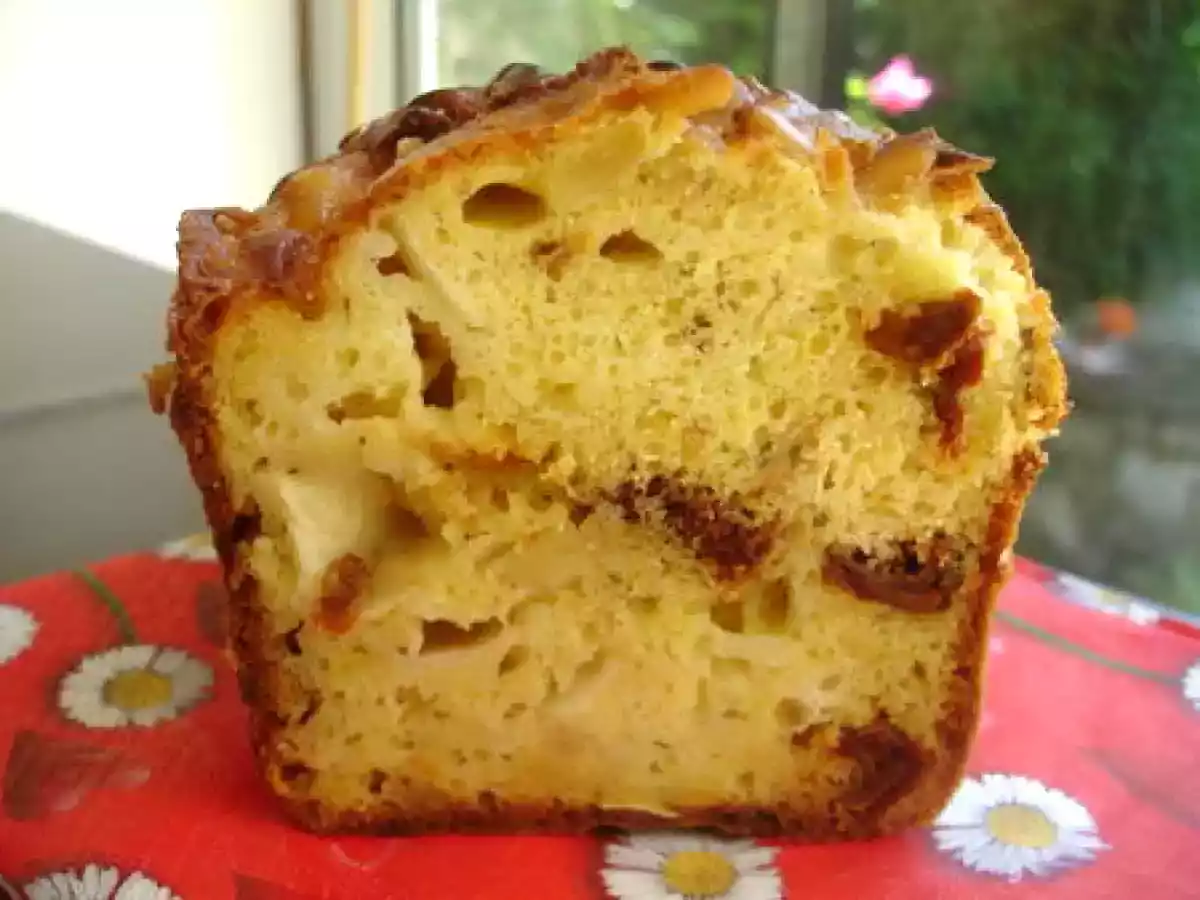 Cake au chèvre, tomates confites, huile d'olive et pignons - photo 2