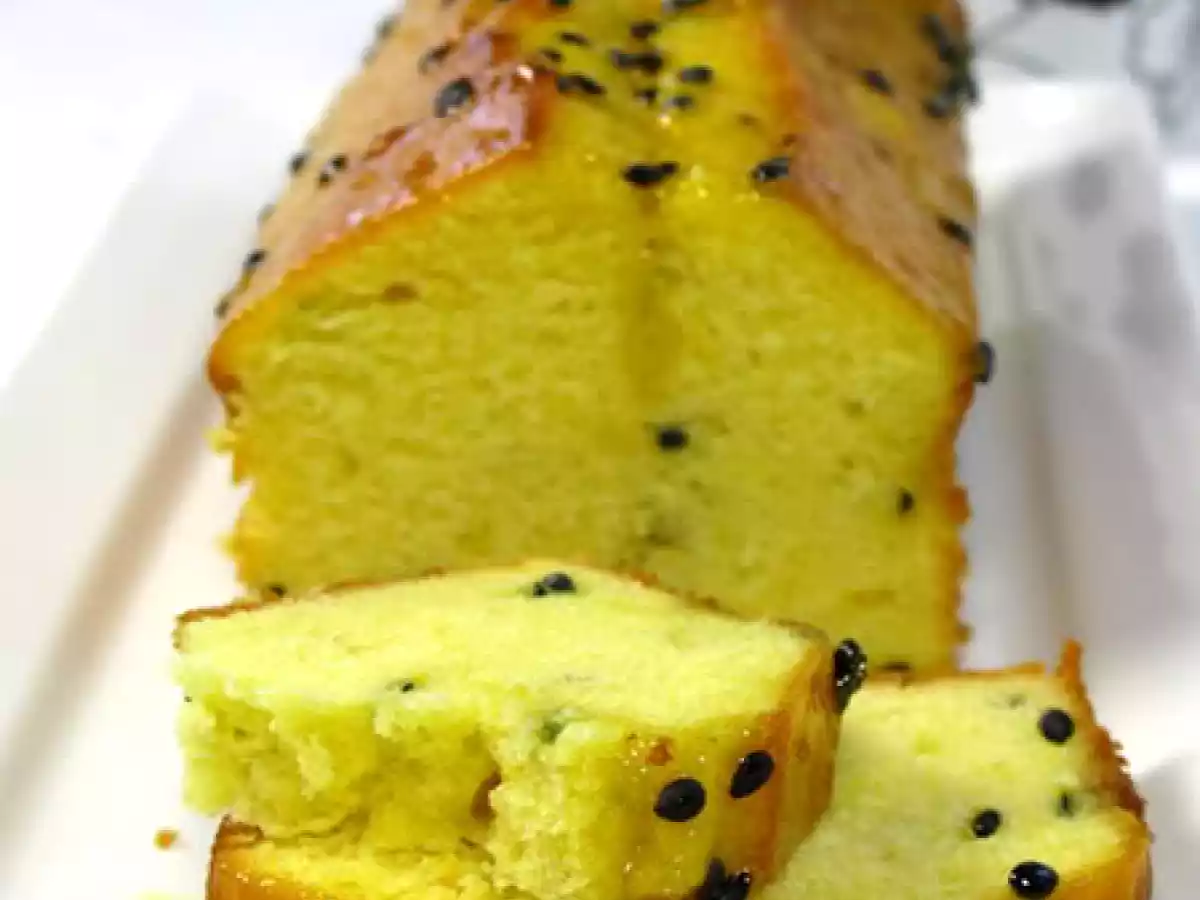 Cake au citron et sauce de fruits de la passion